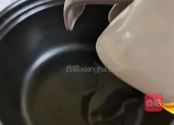 Illustration of how to make Wakame, shrimp skin and egg wontons 5