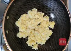 How to make steamed stuffed buns stuffed with chives and eggs Illustration 3