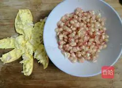 Pomegranate Sparkling Cocktail Illustration of how to do it 8