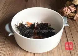 Illustration of how to make dumpling skin noodle soup 2