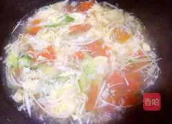 Illustration of how to make tomato and egg drop soup 8