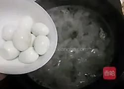 Illustration of how to make red dates, wolfberry and white fungus soup 6