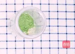 Illustration of how to make green juice milkshake 3