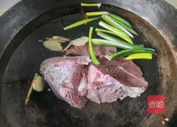 Illustration of how to make Korean beef soup 1