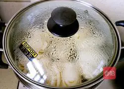 Illustration of how to make milk-flavored flower rolls 14