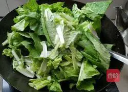 Illustration of how to stir-fry Chinese cabbage with mushrooms 6