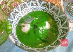 Illustration of how to make spinach steamed buns 8