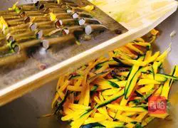 Illustration of how to make pumpkin stuffed buns 2