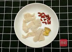 Illustration of how to make bamboo fungus and corn ribs soup 4 