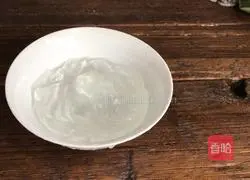 Illustration of how to make watermelon ice powder 13