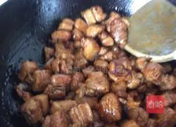 Illustration of how to make chestnut braised pork 6