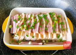 Illustration of how to make steamed bacon and braised tofu 9