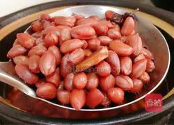 Illustration of how to make celery and peanut rice 6