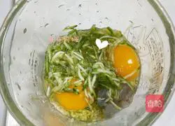 Baby food supplement loofah and shrimp egg pancakes Illustration of how to do it 4