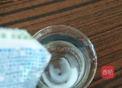 Illustration of how to make orange milk 1