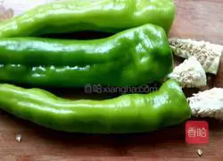 Illustration of how to make green pepper stuffed meat 1