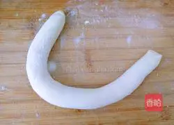 Illustration of how to make dumplings filled with chrysanthemum stems, mushrooms and pork stuffing 14