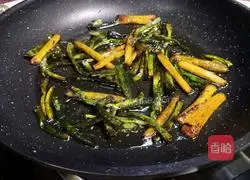 Illustration of how to make noodles with scallion oil + boiled eggs 7