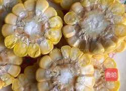 Corn Carrot Pork Ribs Soup Recipe Illustration 3