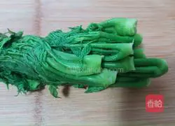 Illustration of how to make fried eggs with spinach buds 7