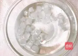 Sichuan - Illustration of how to make shredded pepper and chicken 3