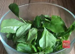 Illustration of how to make watercress and winter melon bone soup 6