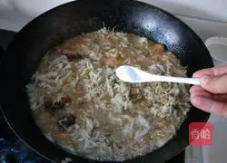 Illustration of how to make pork ribs stewed with sauerkraut 18