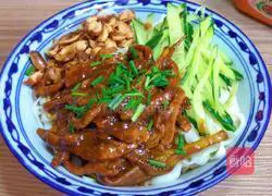 Illustration of how to make noodles with shredded pork in sauce 13