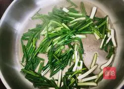 Illustration of home-style scallion oil noodles 2