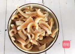 Illustration of how to make pig skin jelly 8