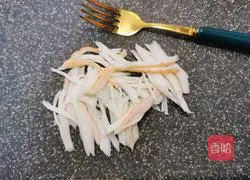 Illustration of how to make whole wheat crab egg rolls 6