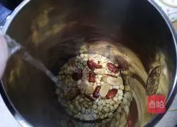 Illustration of how to make red dates and peanut dew 5