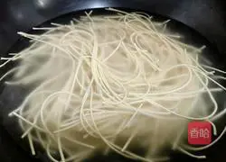 Illustration of how to make soft-boiled eggs lying on white water 1