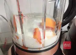 Illustration of how to make papaya ice cream milkshake 4