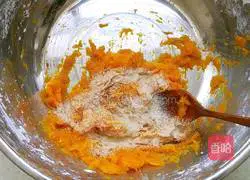 Illustration of how to make pumpkin steamed buns 2