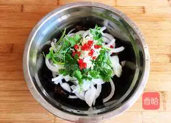 Illustration of how to make onions mixed with fungus 8