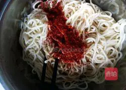 Illustration of how to make secret noodles 4