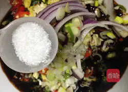 Recipe for spicy pickled chicken feet with double pepper in Sichuan style Illustration 10