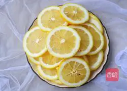 Illustration of how to make lemon paste to relieve cough and reduce phlegm 3