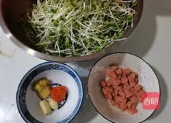 Illustration of how to make radish seedlings in soup 1