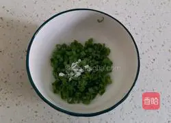 Illustration of how to make sesame and green onion flower rolls 3