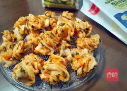 Illustration of how to make BBQ flavored flower rolls 16