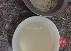 Illustration of how to make walnut juice 4