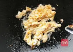 Illustration of making fried noodles with cabbage and carrot 2