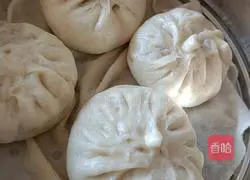 Illustration of making cabbage, egg and vermicelli stuffed buns 22