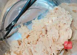 Illustration of how to make salmon and carrot dumplings 4