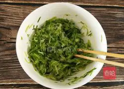 Illustration of how to make shredded radish meatballs 10