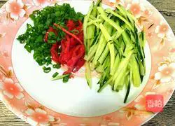 Illustration of how to make Sichuan style cold noodles 6