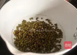 Illustration of how to make lily, red dates and mung bean soup 4