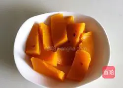 Illustration of how to make pumpkin puree flower rolls 1